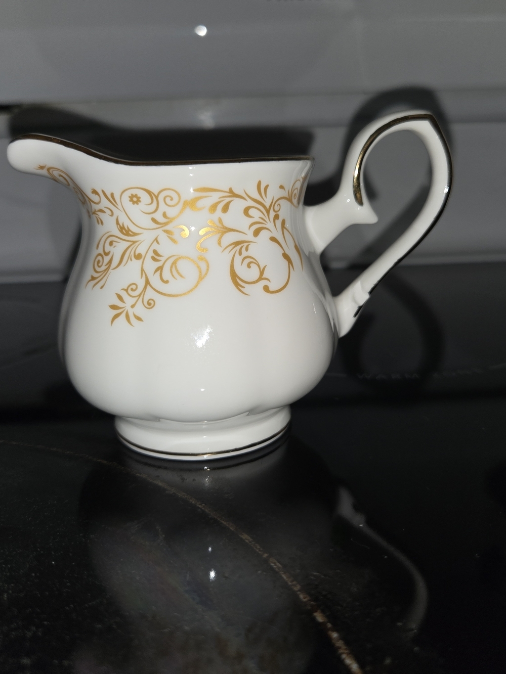Elegant White Porcelain Creamer And Sugar Canister